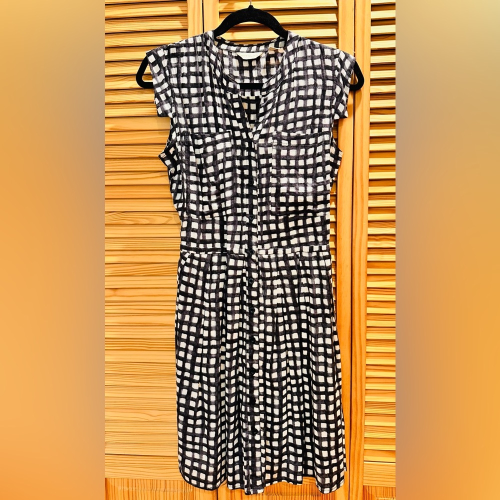 Elegant Black and White Grid Midi Dress